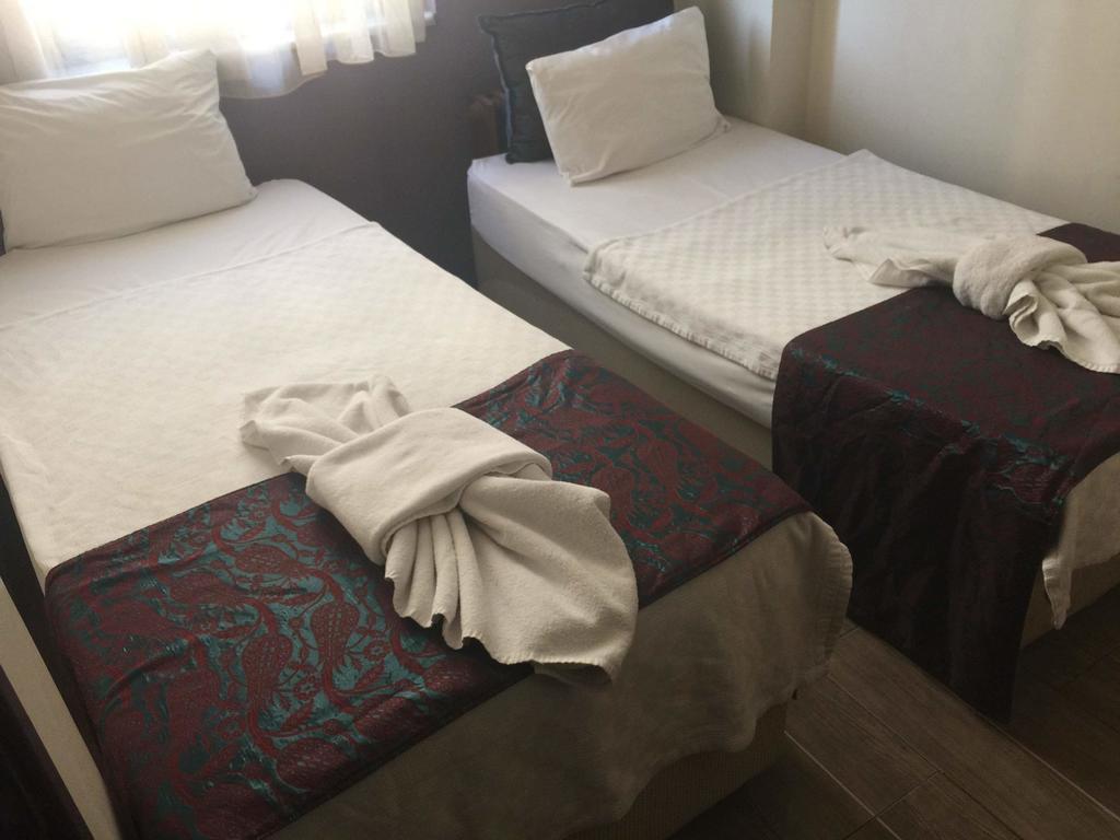 Esra Sultan Petrol Hotel Estambul Habitación foto