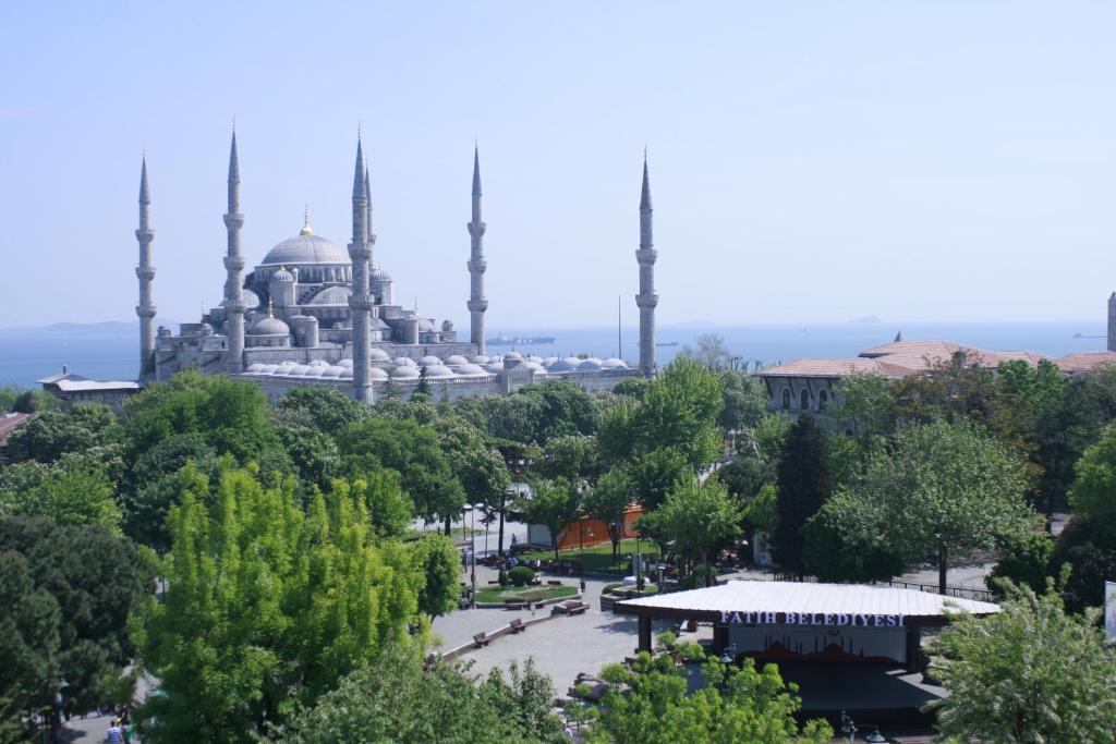 Esra Sultan Petrol Hotel Estambul Exterior foto