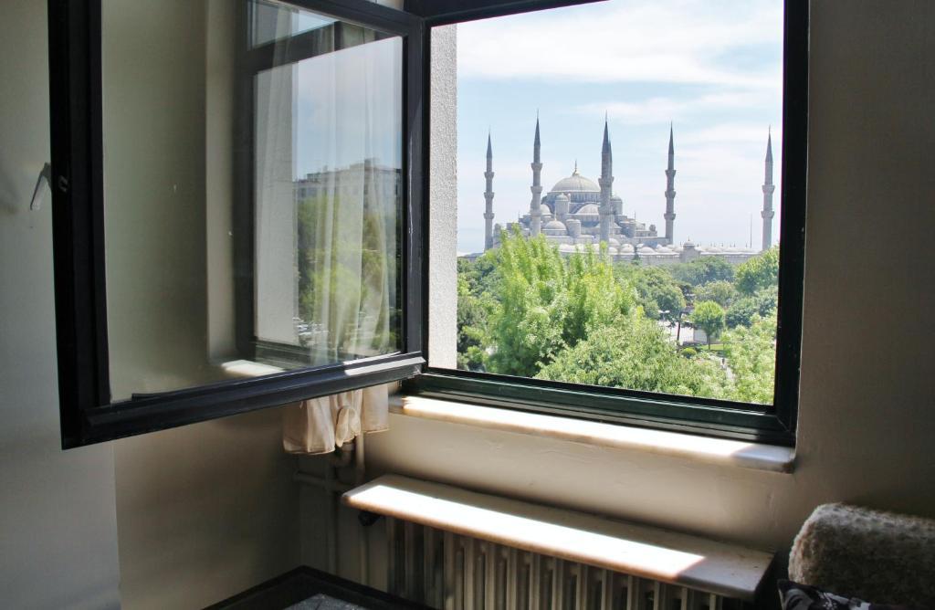 Esra Sultan Petrol Hotel Estambul Exterior foto