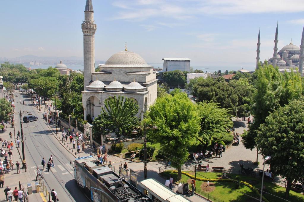 Esra Sultan Petrol Hotel Estambul Exterior foto