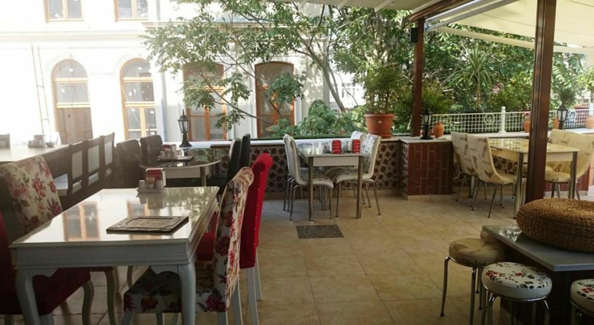 Esra Sultan Petrol Hotel Estambul Exterior foto